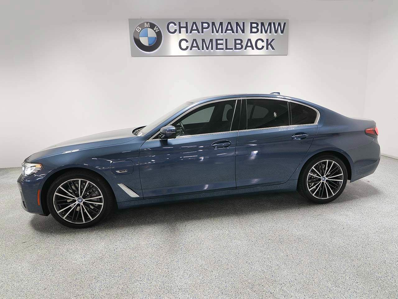 Certified 2023 BMW 530e w/ Convenience Package RWD image 3