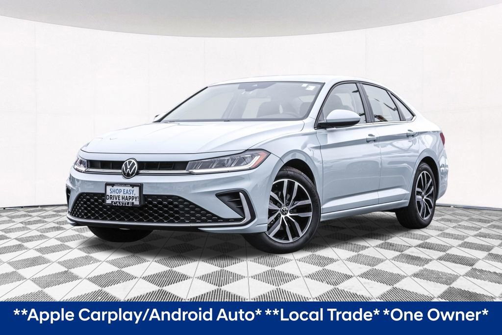 Used 2025 Volkswagen Jetta SE image 2