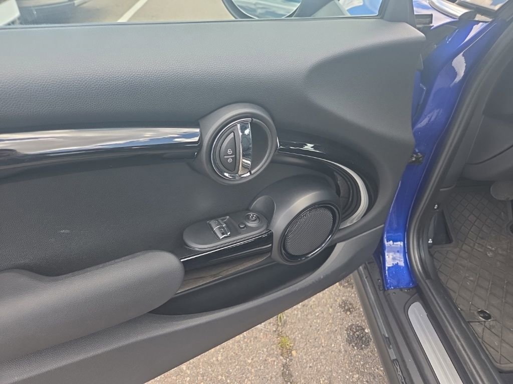 Used 2019 MINI Cooper 2-Door Hardtop image 9