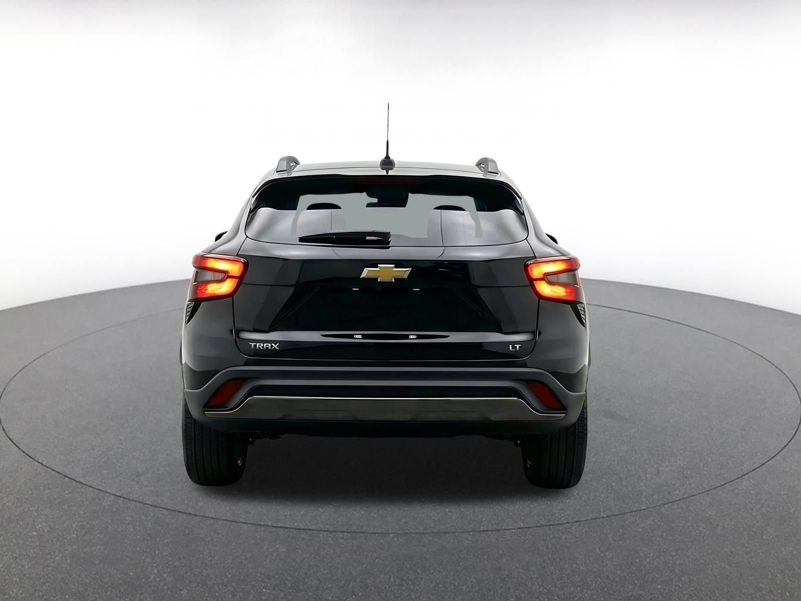 Used 2025 Chevrolet Trax LT w/ LT Convenience Package FWD image 8