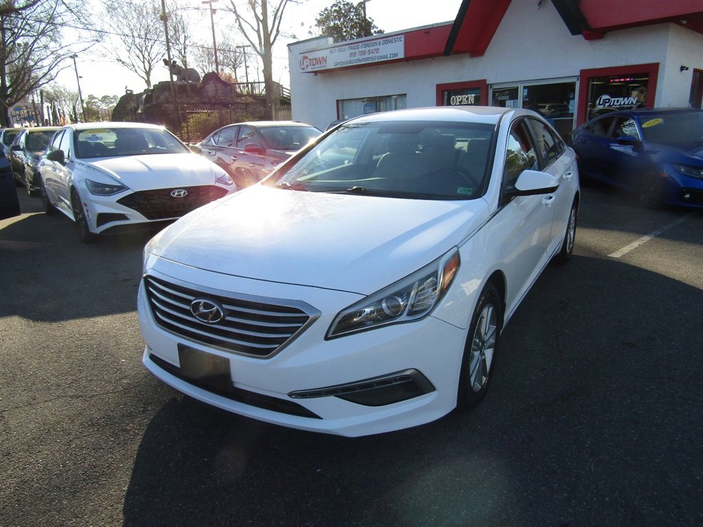 Used 2015 Hyundai Sonata SE image 1
