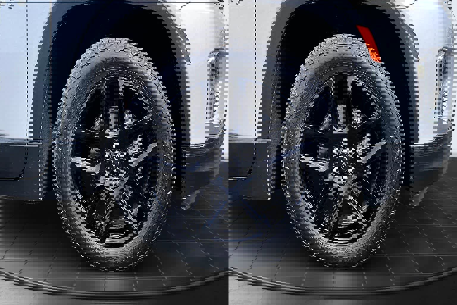 Used 2022 Chevrolet Traverse LS w/ Safety Package AWD/4WD image 34