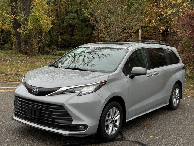 Used 2022 Toyota Sienna XLE Woodland Edition