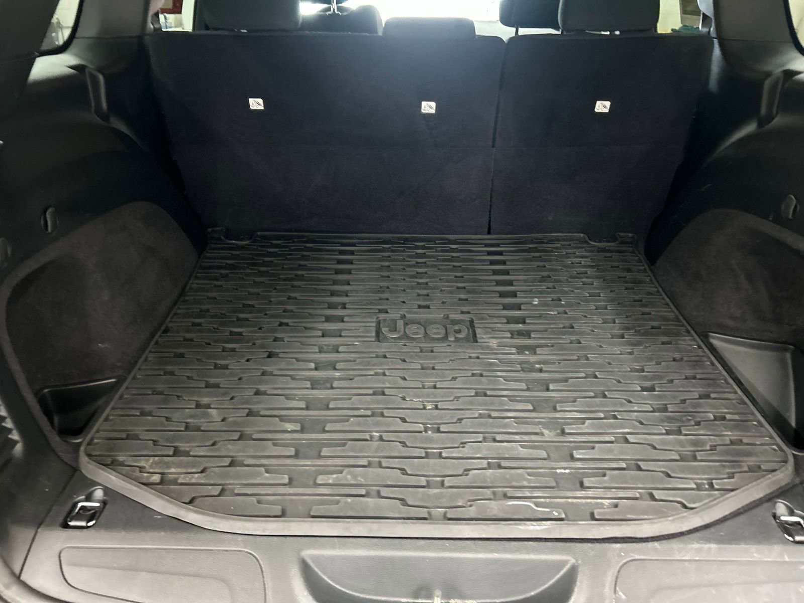 Used 2020 Jeep Grand Cherokee Laredo image 28