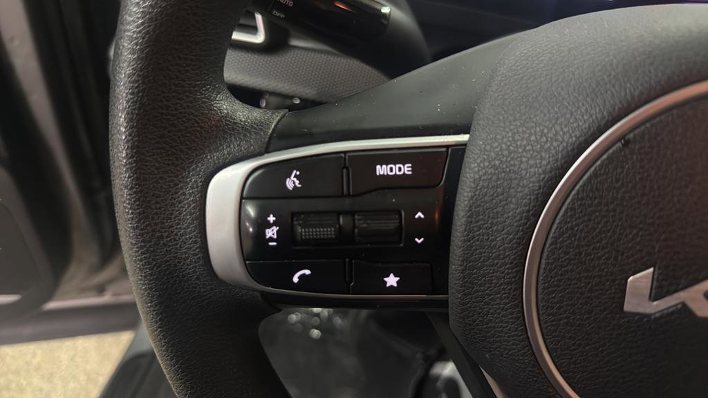 Used 2025 Kia Sportage LX image 27