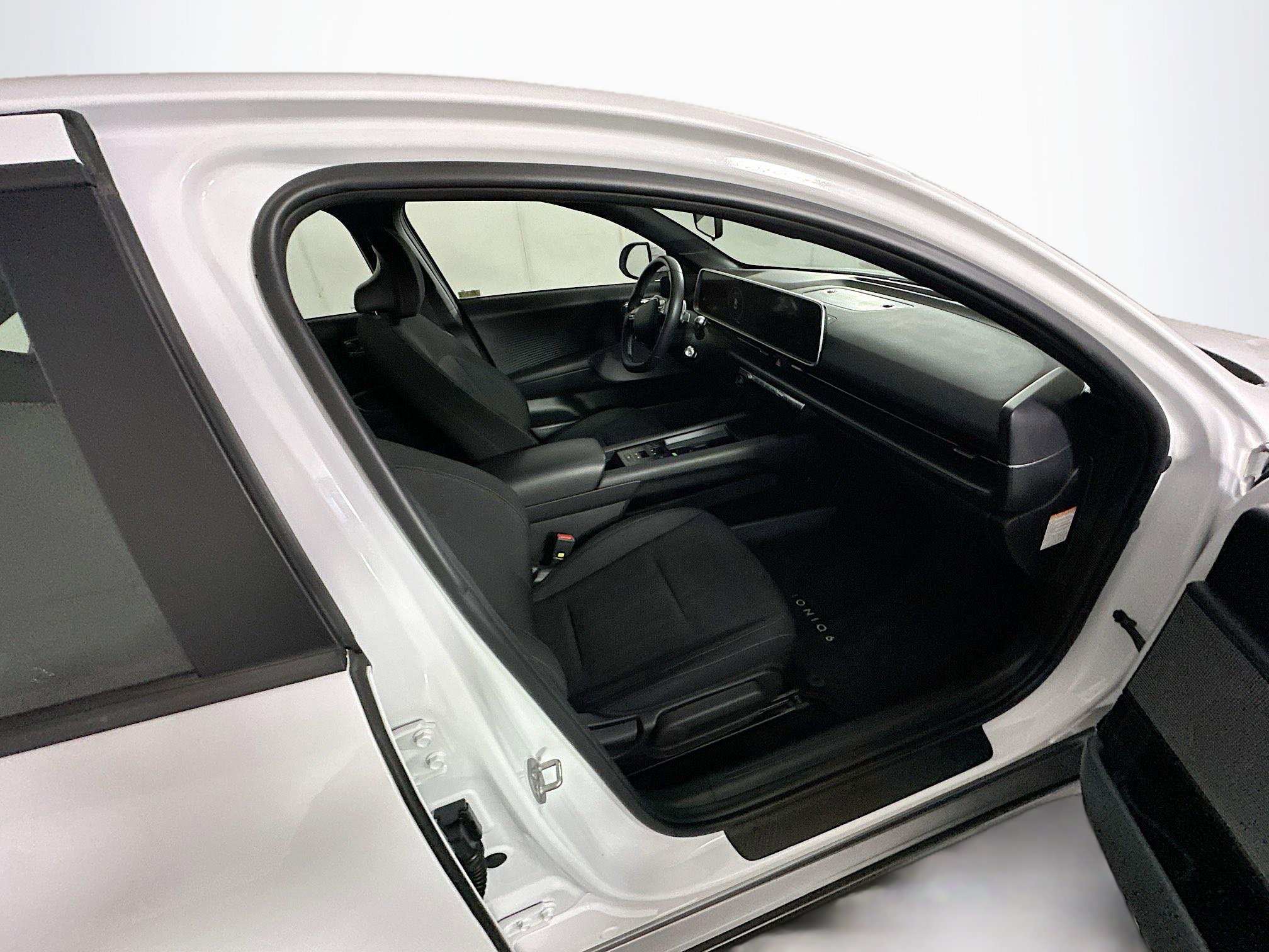 Used 2024 Hyundai Ioniq 6 SE RWD image 31