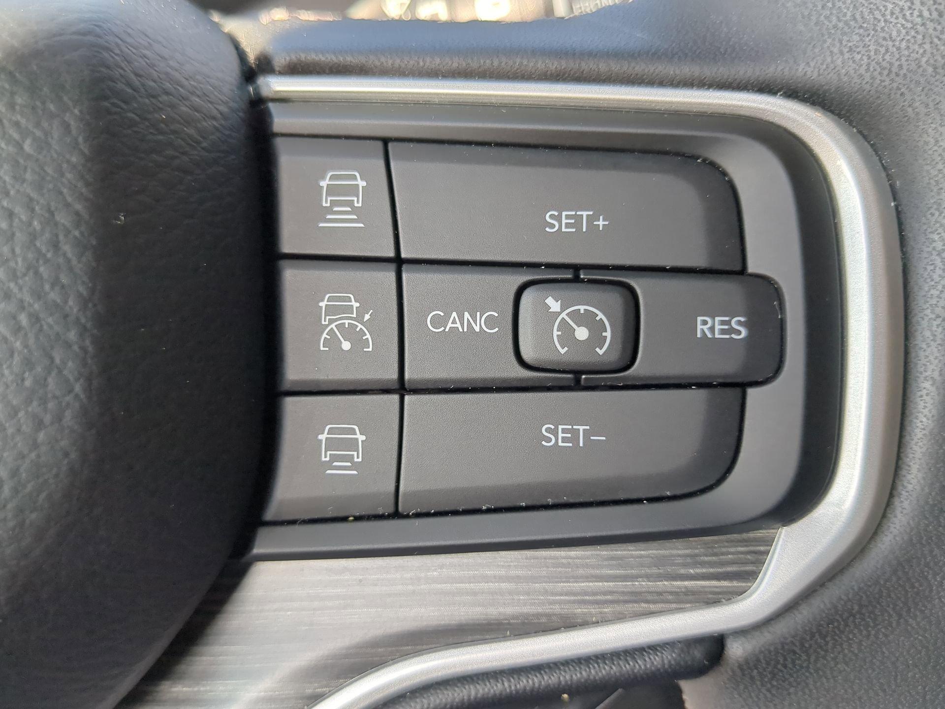 Used 2023 Jeep Wagoneer L Series III w/ Preferred Equipment Group image 59