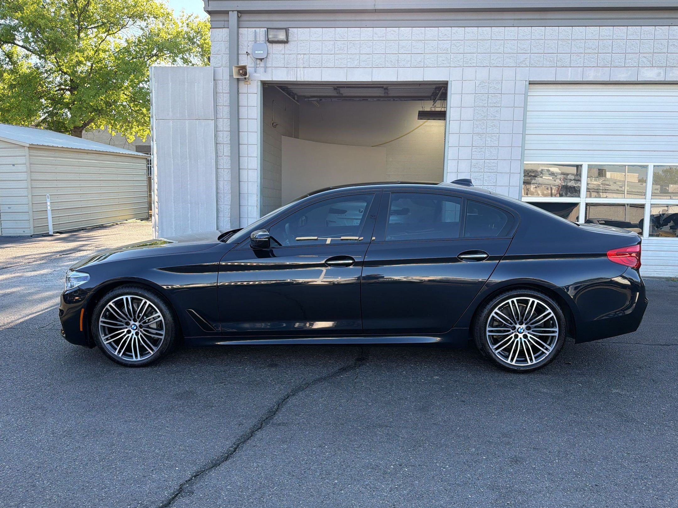 Used 2017 BMW 540i RWD image 2