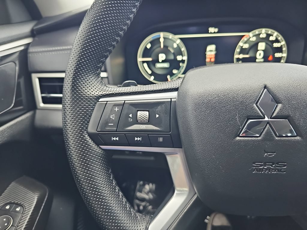 Used 2024 Mitsubishi Outlander 4WD Plug-In Hybrid image 17