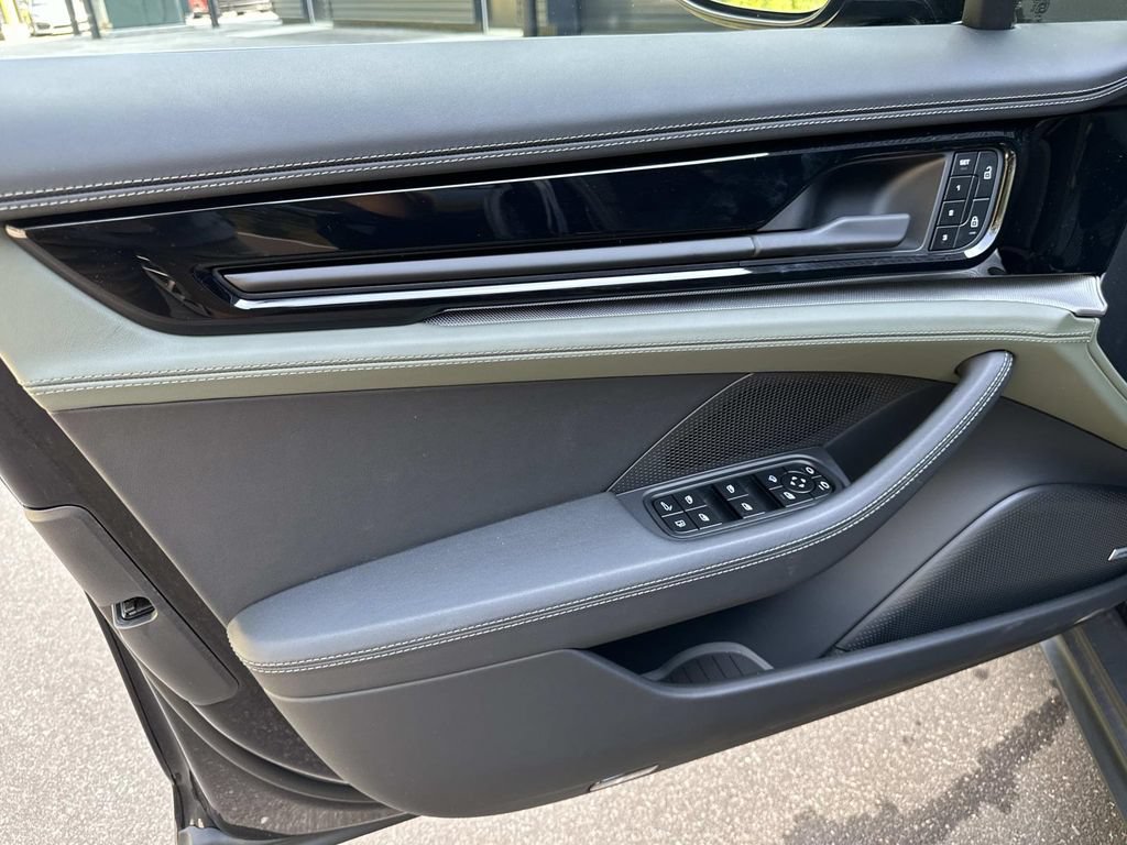 New 2025 Porsche Panamera 4 E-Hybrid AWD/4WD image 16