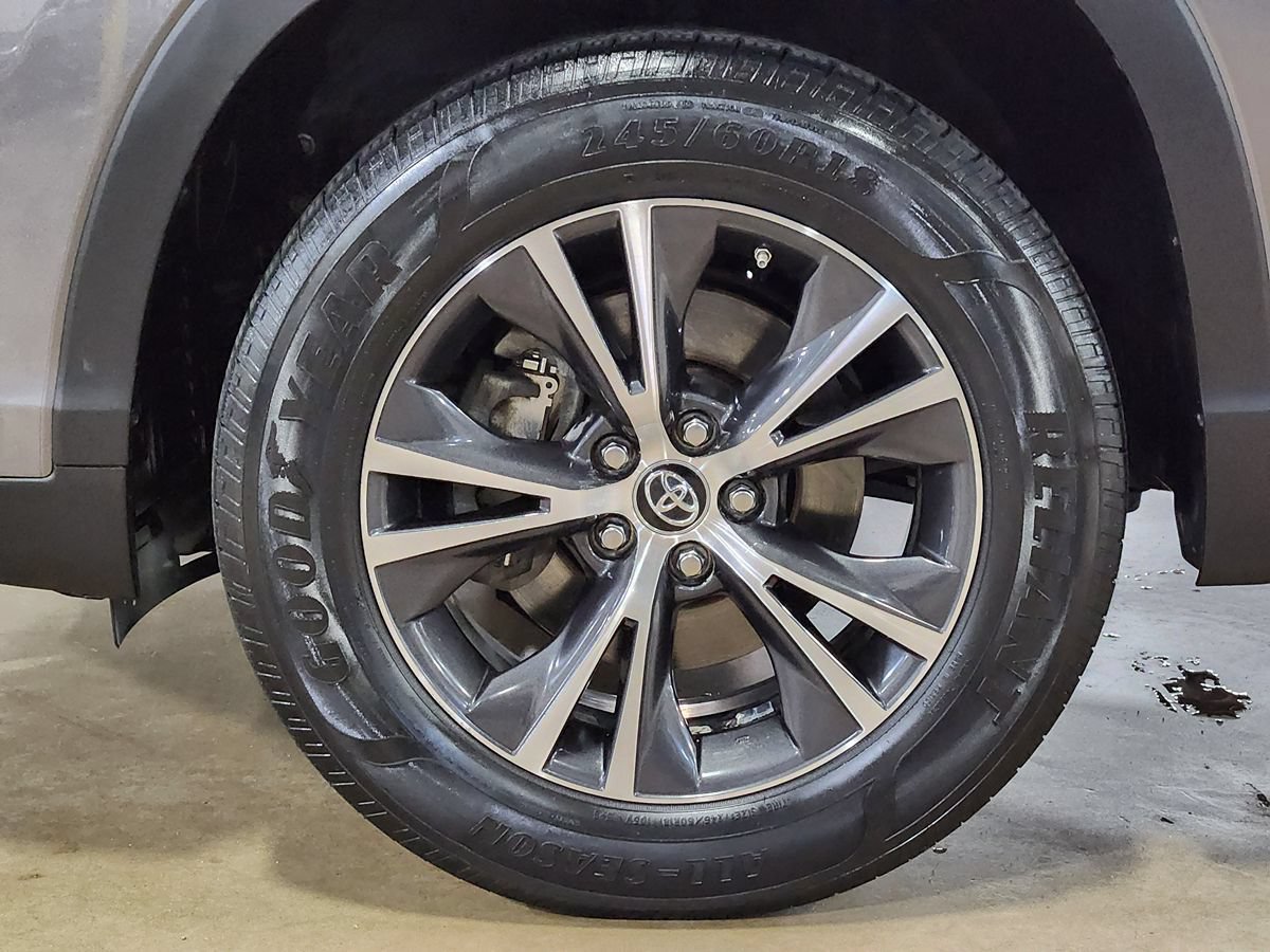 Used 2019 Toyota Highlander Plus FWD image 28
