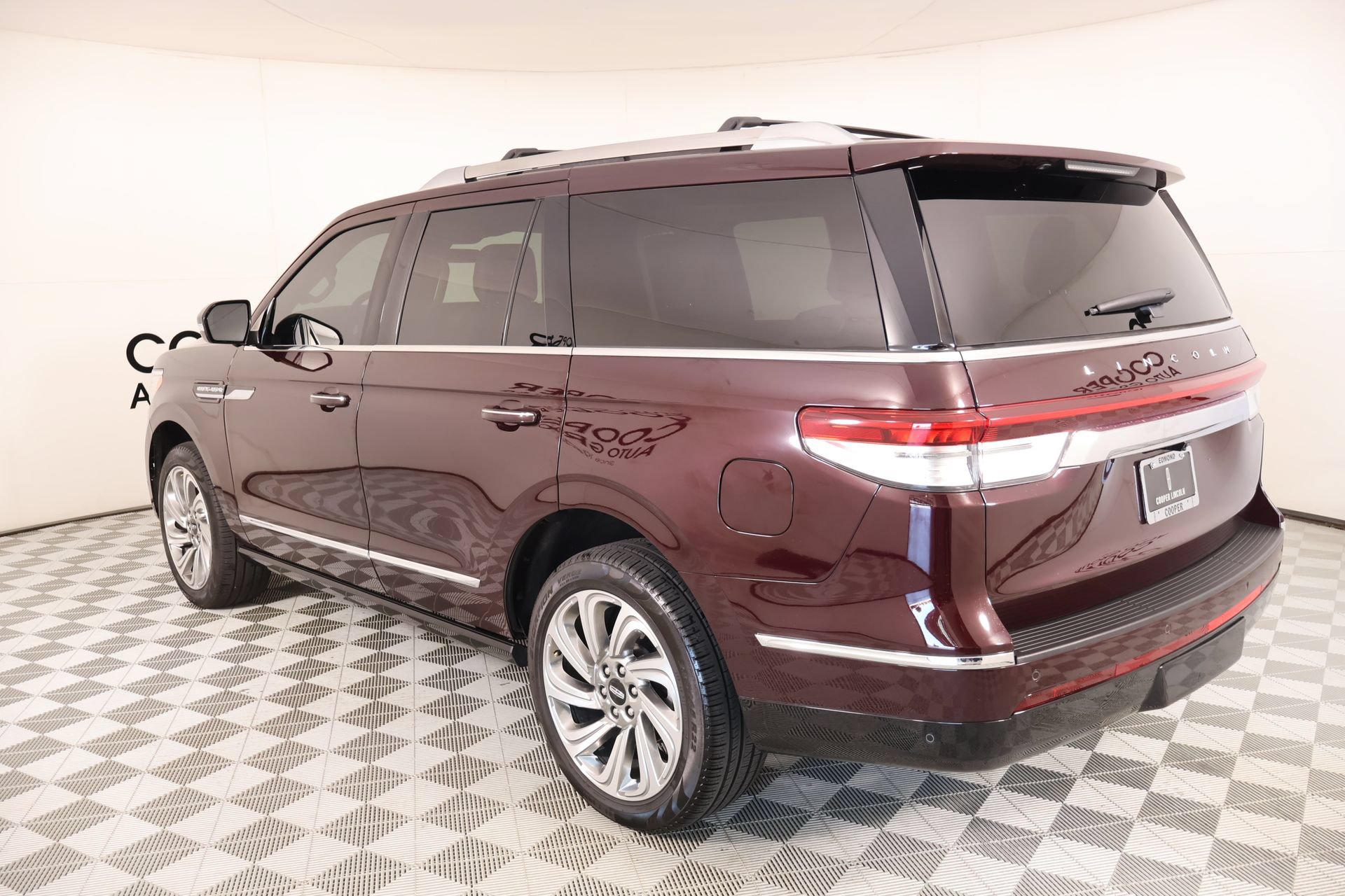 Used 2024 Lincoln Navigator Premiere AWD/4WD image 25
