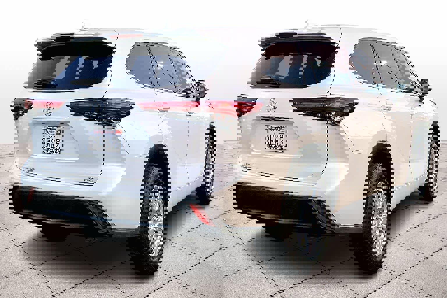 Used 2021 Toyota Highlander L image 15