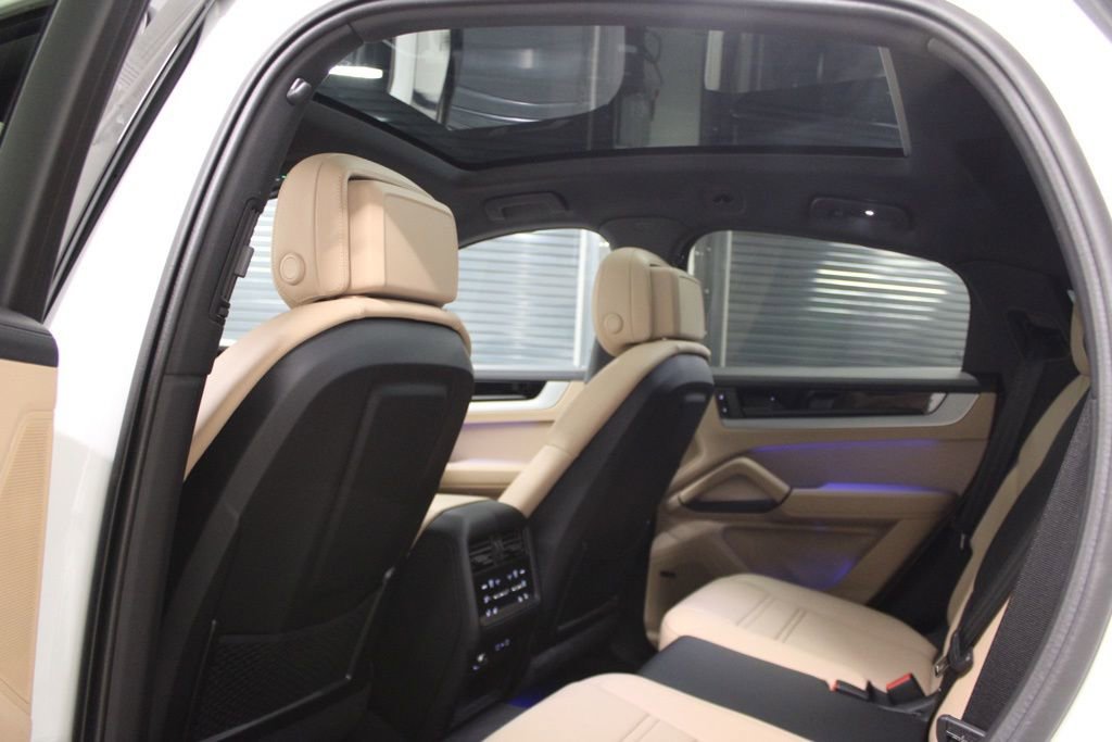 Certified 2026 Porsche Cayenne Coupe image 33
