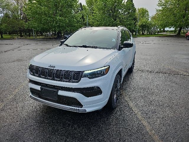 Used 2024 Jeep Compass Limited AWD/4WD image 2