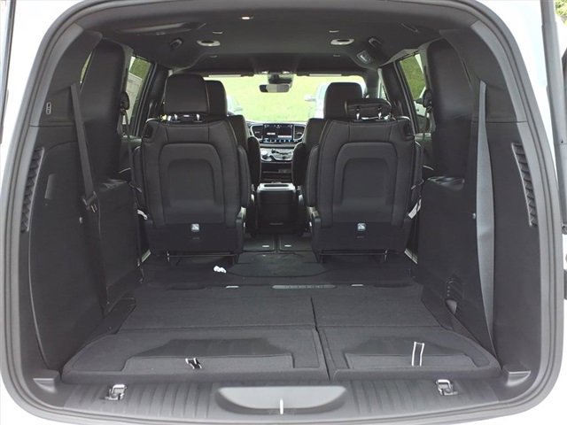 New 2026 Chrysler Voyager LX image 26