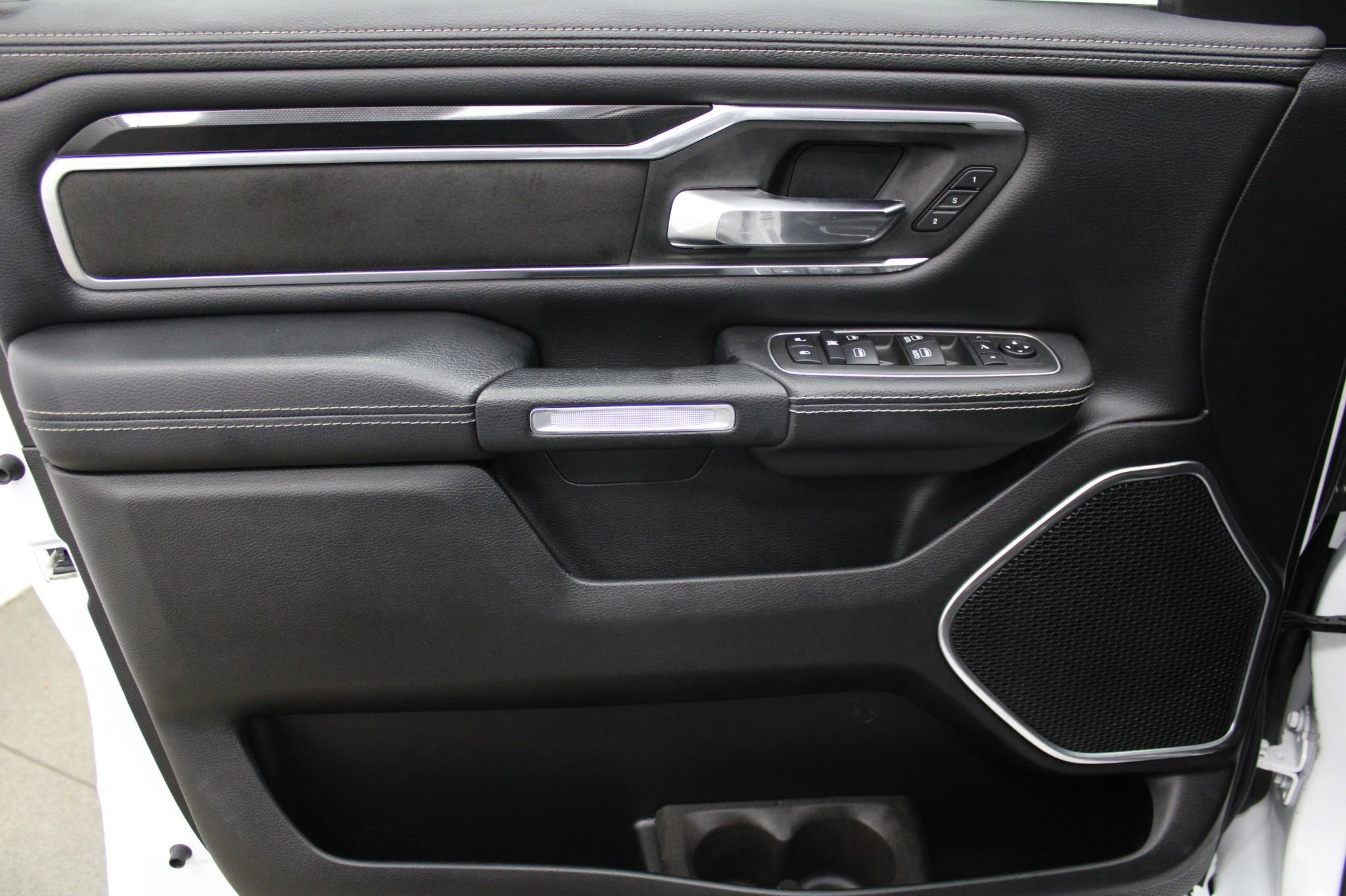 Used 2021 RAM 1500 Laramie w/ Sport Appearance Package AWD/4WD image 11