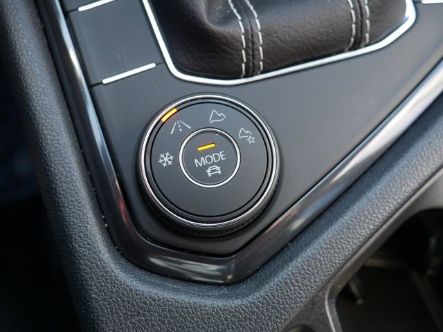 Certified 2023 Volkswagen Tiguan SE R-Line image 32