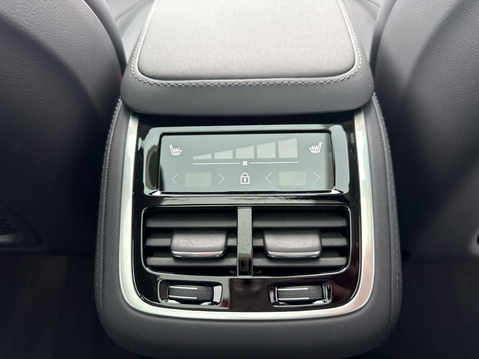 Used 2026 Volvo XC90 B6 Plus AWD/4WD image 43