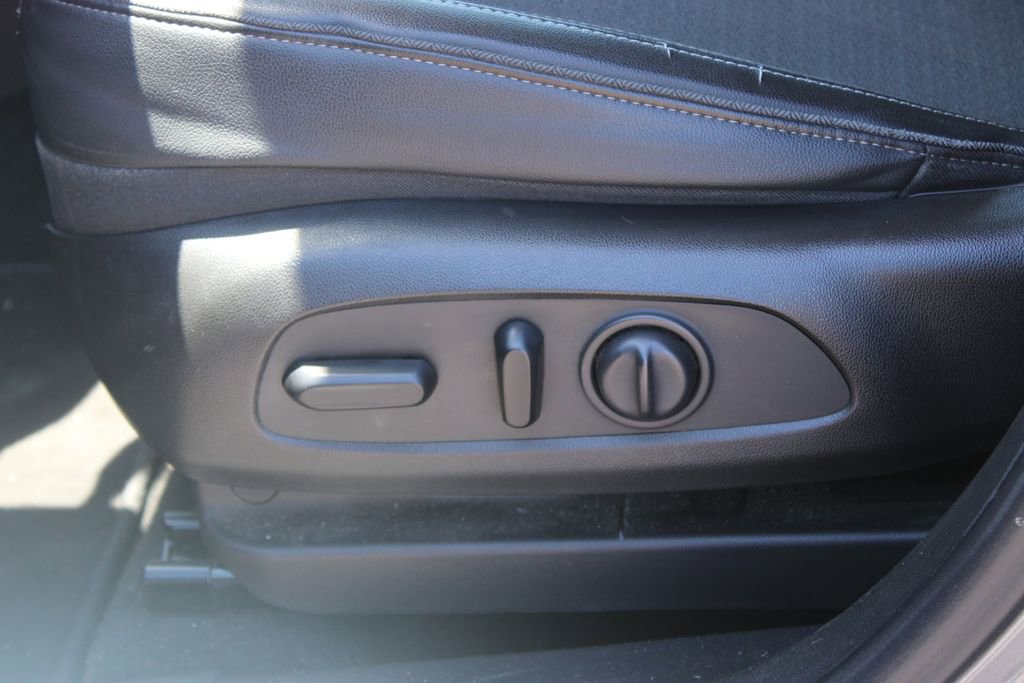 Used 2020 Buick Encore GX Select w/ Sport Touring Package FWD image 16