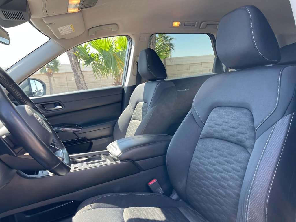 Used 2022 Nissan Pathfinder SV image 18