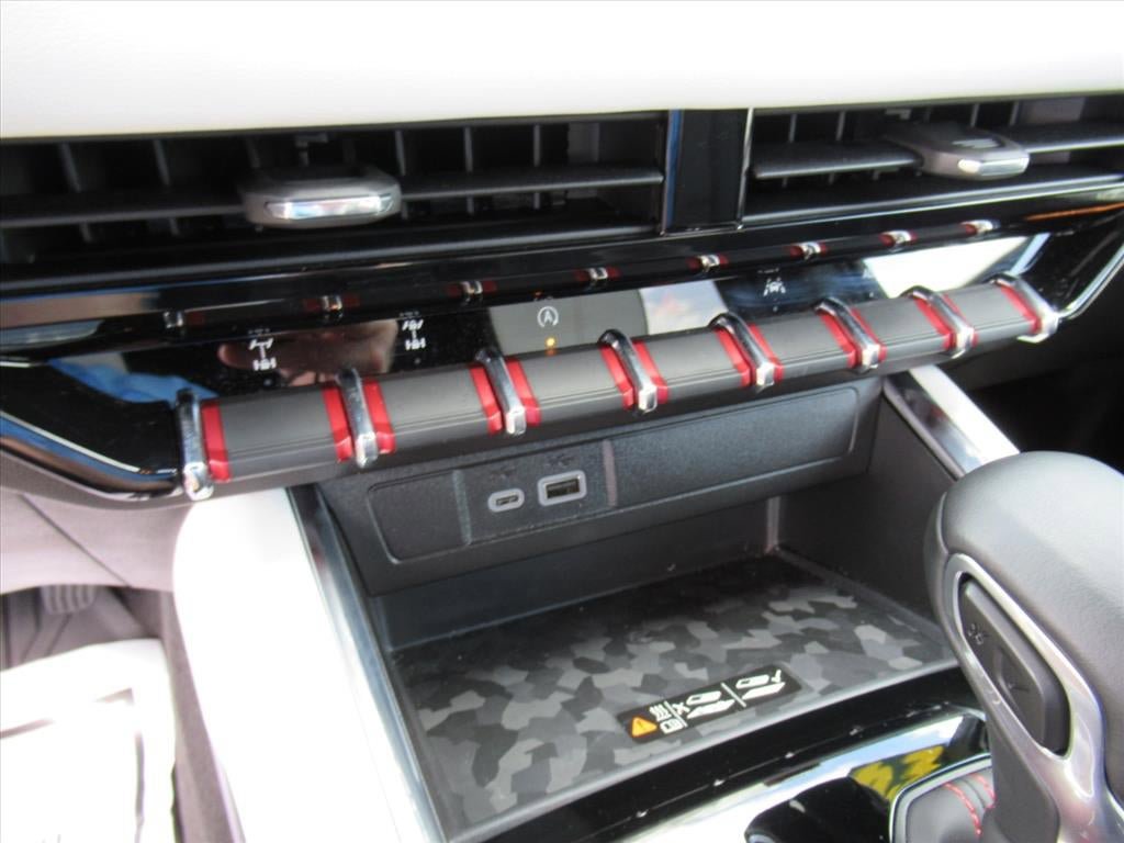 Used 2024 GMC Canyon AT4X AWD/4WD image 31