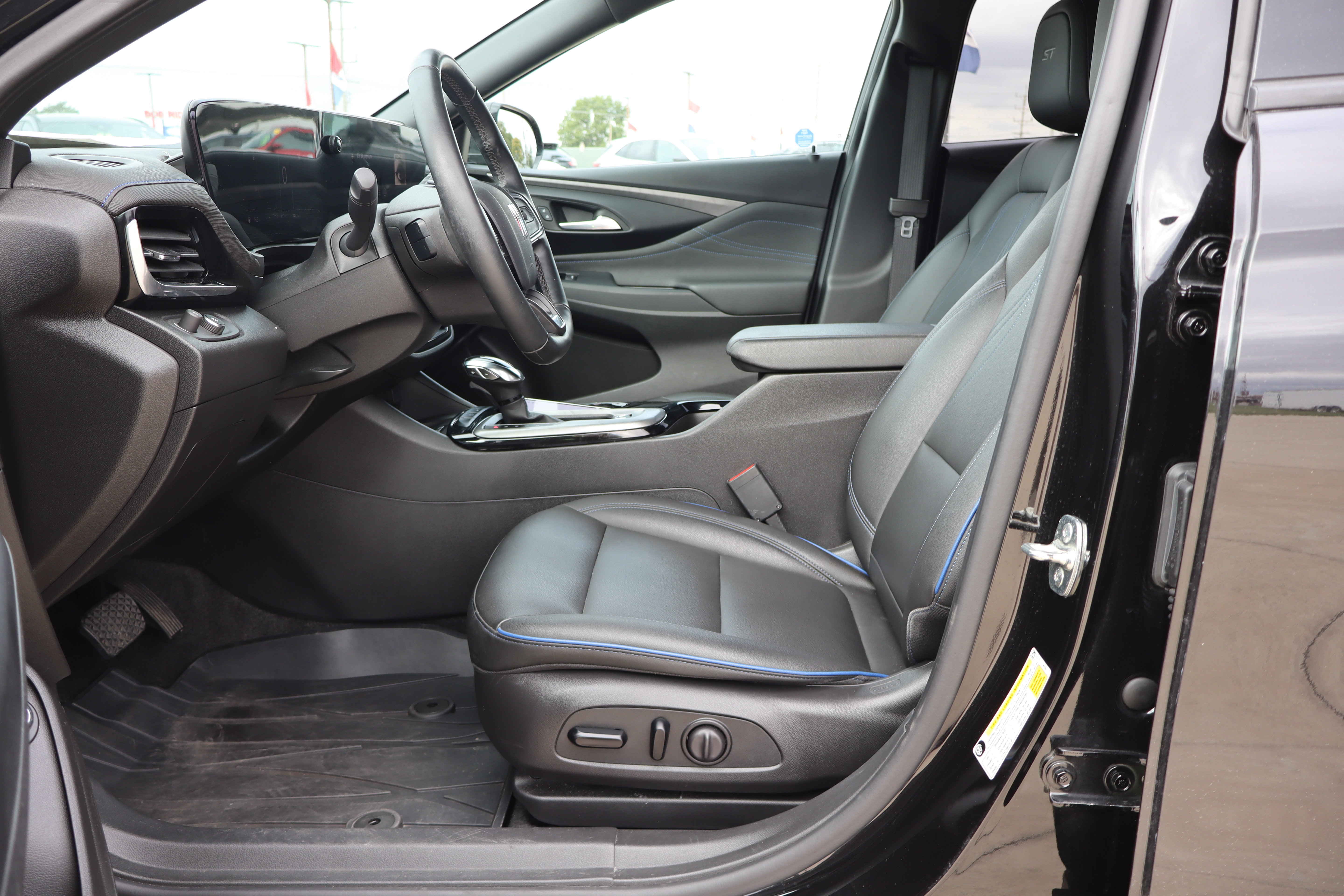 Used 2024 Buick Envista Sport Touring w/ Convenience I Package FWD image 10