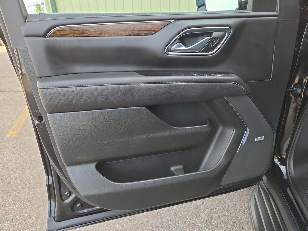 Used 2024 Chevrolet Suburban Premier image 12