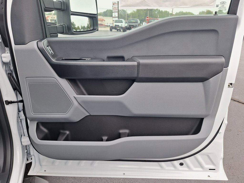 New 2026 Ford F250 XL w/ XL Chrome Package image 14