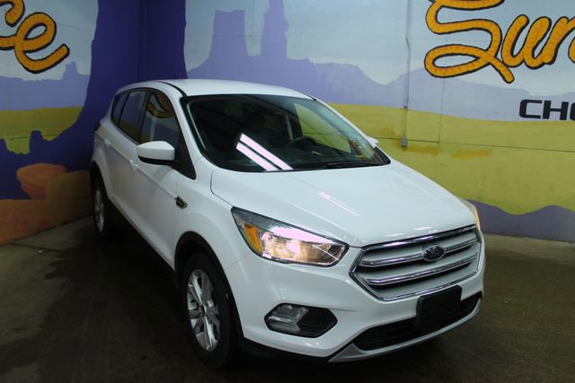 Used 2019 Ford Escape SE w/ Ford Safe & Smart Package image 2