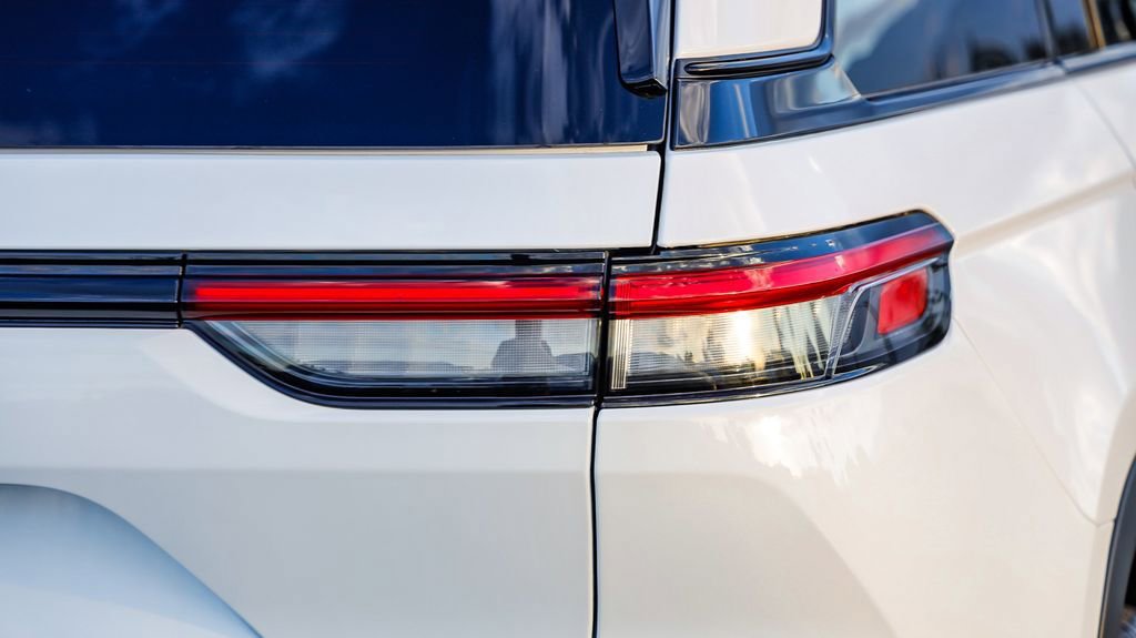 New 2025 Jeep Grand Cherokee Altitude image 10