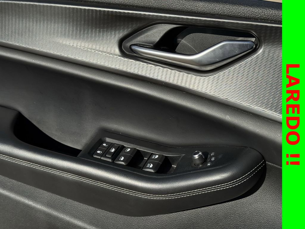 Used 2023 Jeep Grand Cherokee L Laredo image 24