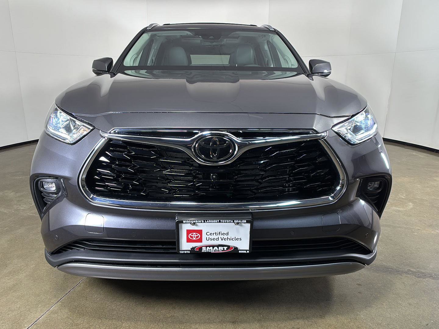 Used 2024 Toyota Highlander Platinum AWD/4WD image 6