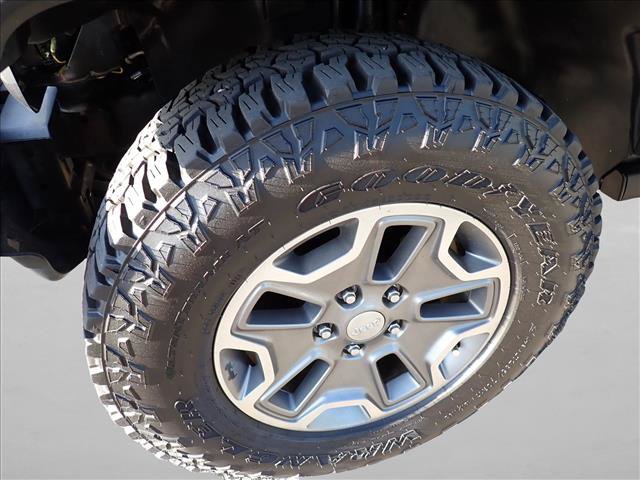 Used 2014 Jeep Wrangler Unlimited Rubicon w/ Connectivity Group AWD/4WD image 7