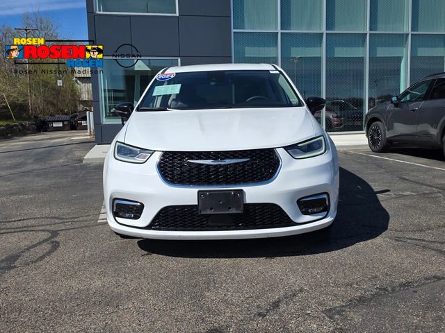 Used 2024 Chrysler Pacifica Touring-L FWD image 27