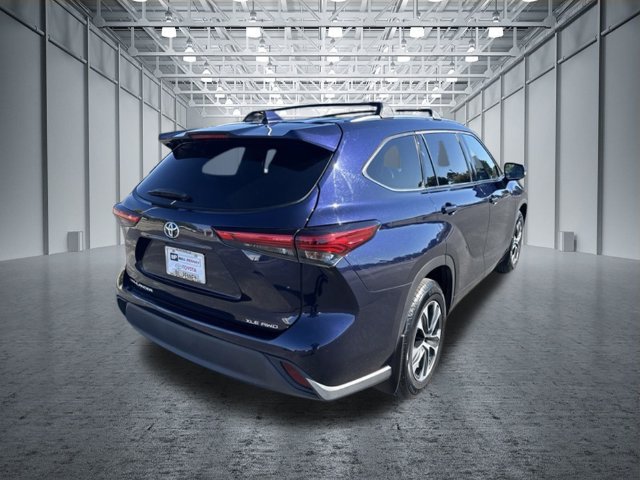 Used 2020 Toyota Highlander XLE AWD/4WD image 5