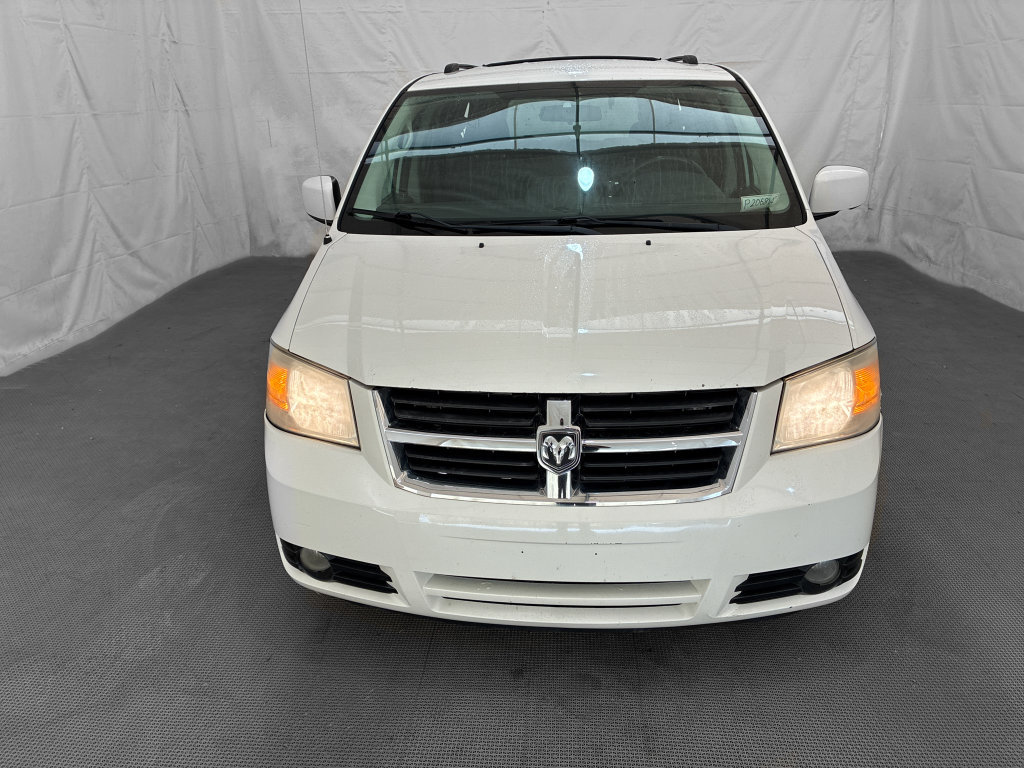 Used 2009 Dodge Grand Caravan SXT FWD image 2