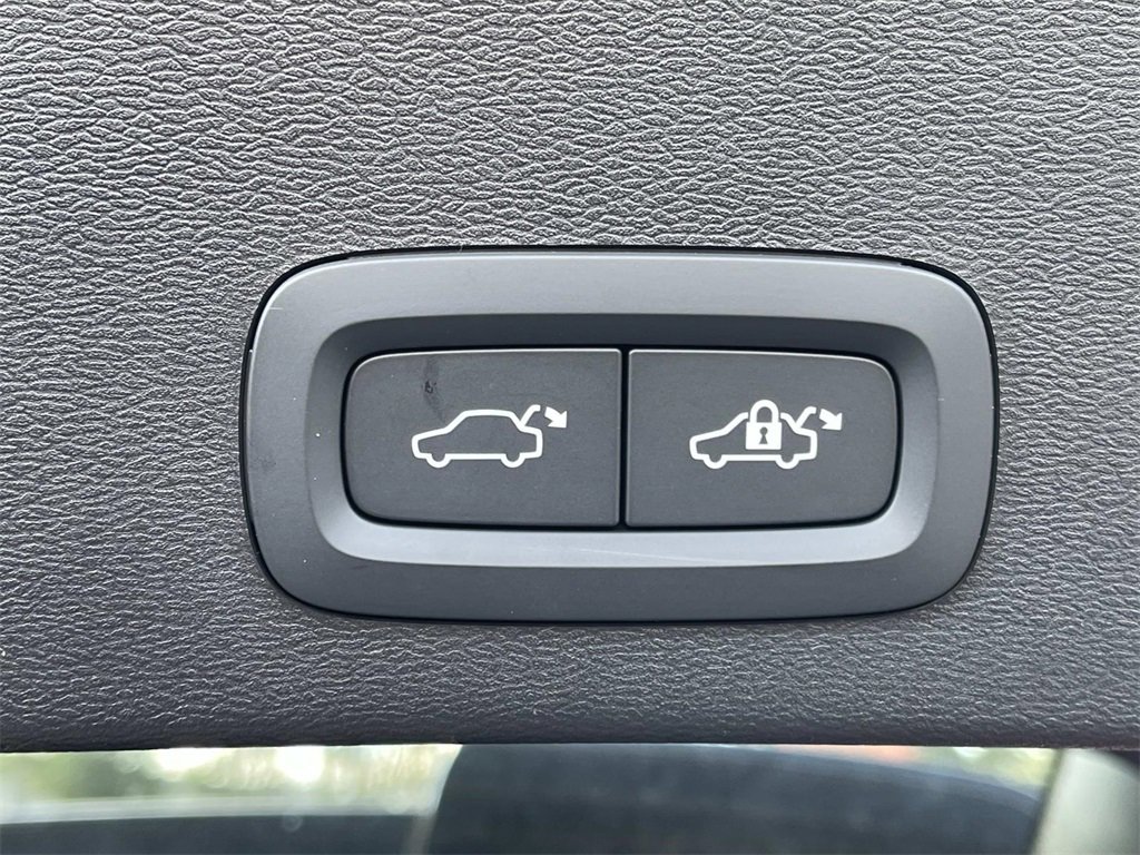 Used 2024 Volvo XC40 Recharge Plus w/ Protection Package Premier image 13