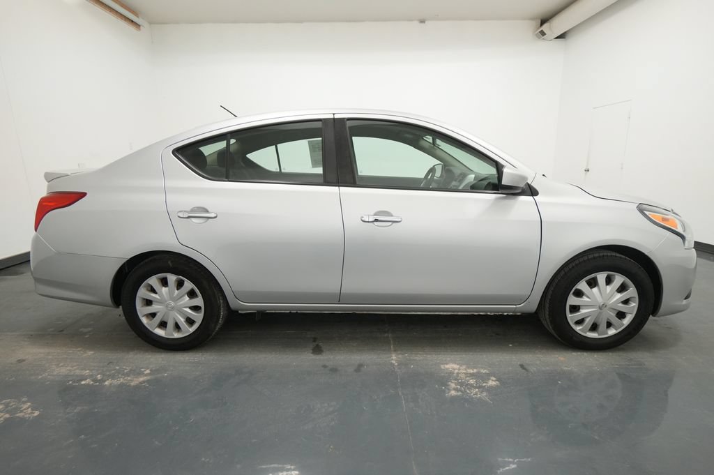 Used 2017 Nissan Versa SV FWD image 9