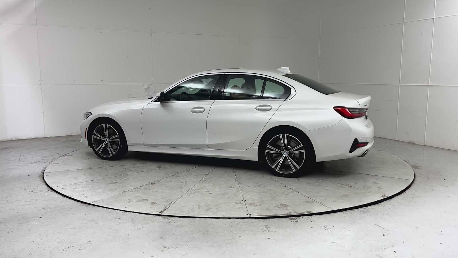 Used 2020 BMW 330i xDrive Sedan w/ Convenience Package AWD/4WD image 4
