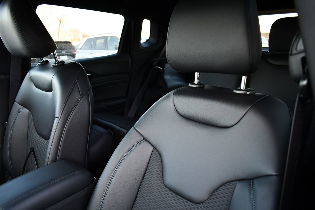 New 2026 Jeep Compass Latitude image 12