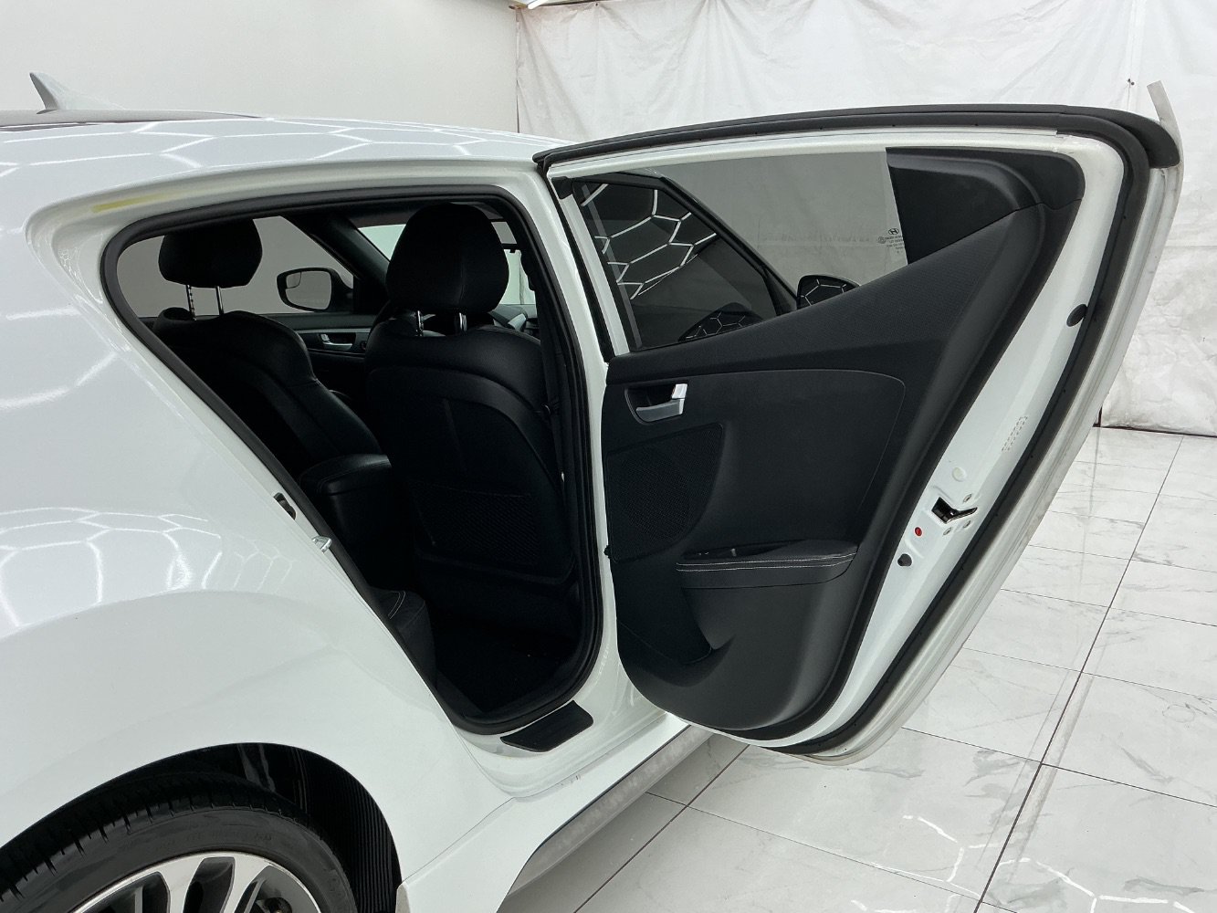 Used 2016 Hyundai Veloster Turbo FWD image 21