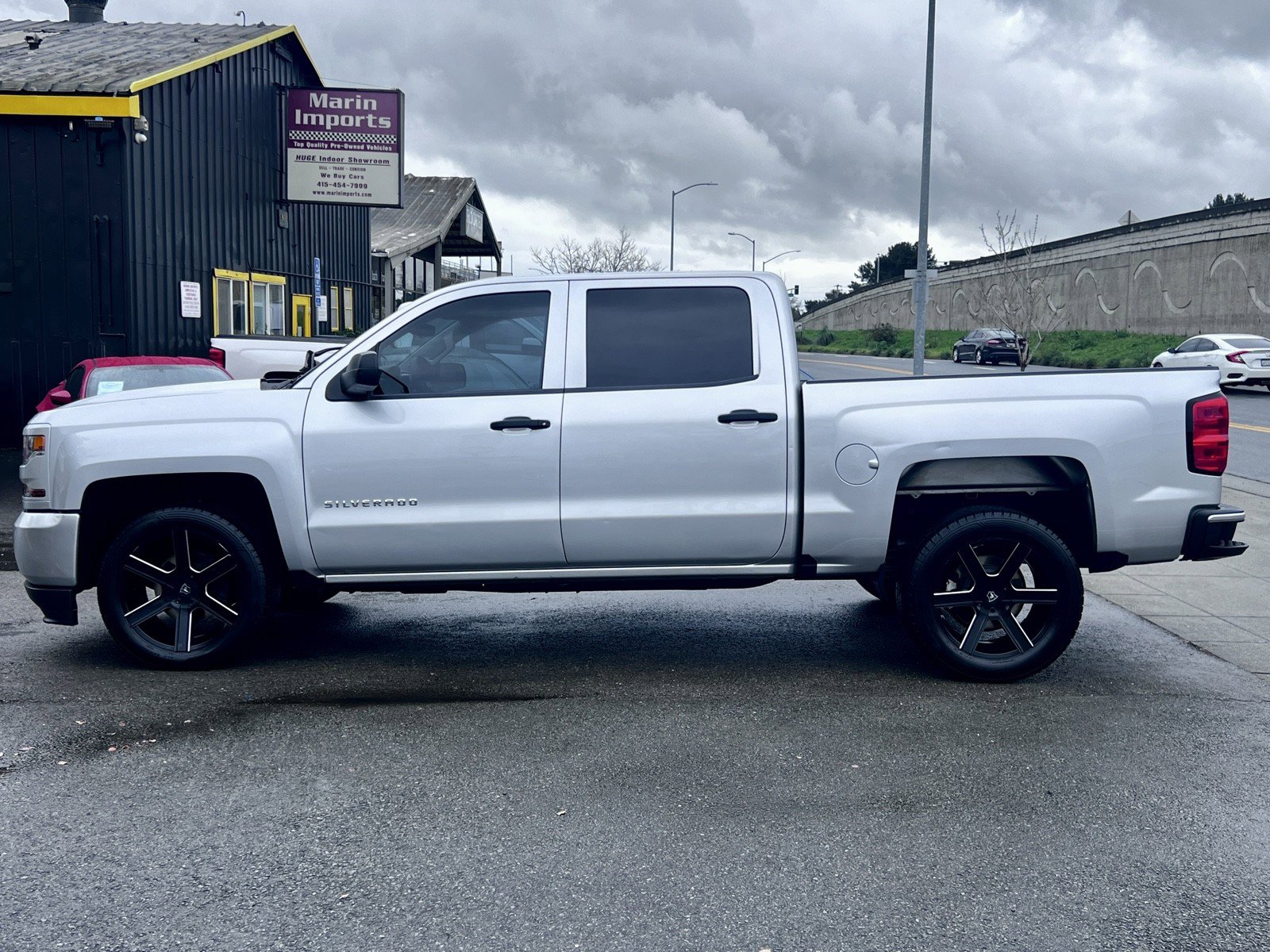 Used 2018 Chevrolet Silverado 1500 Custom w/ Trailering Package RWD image 9