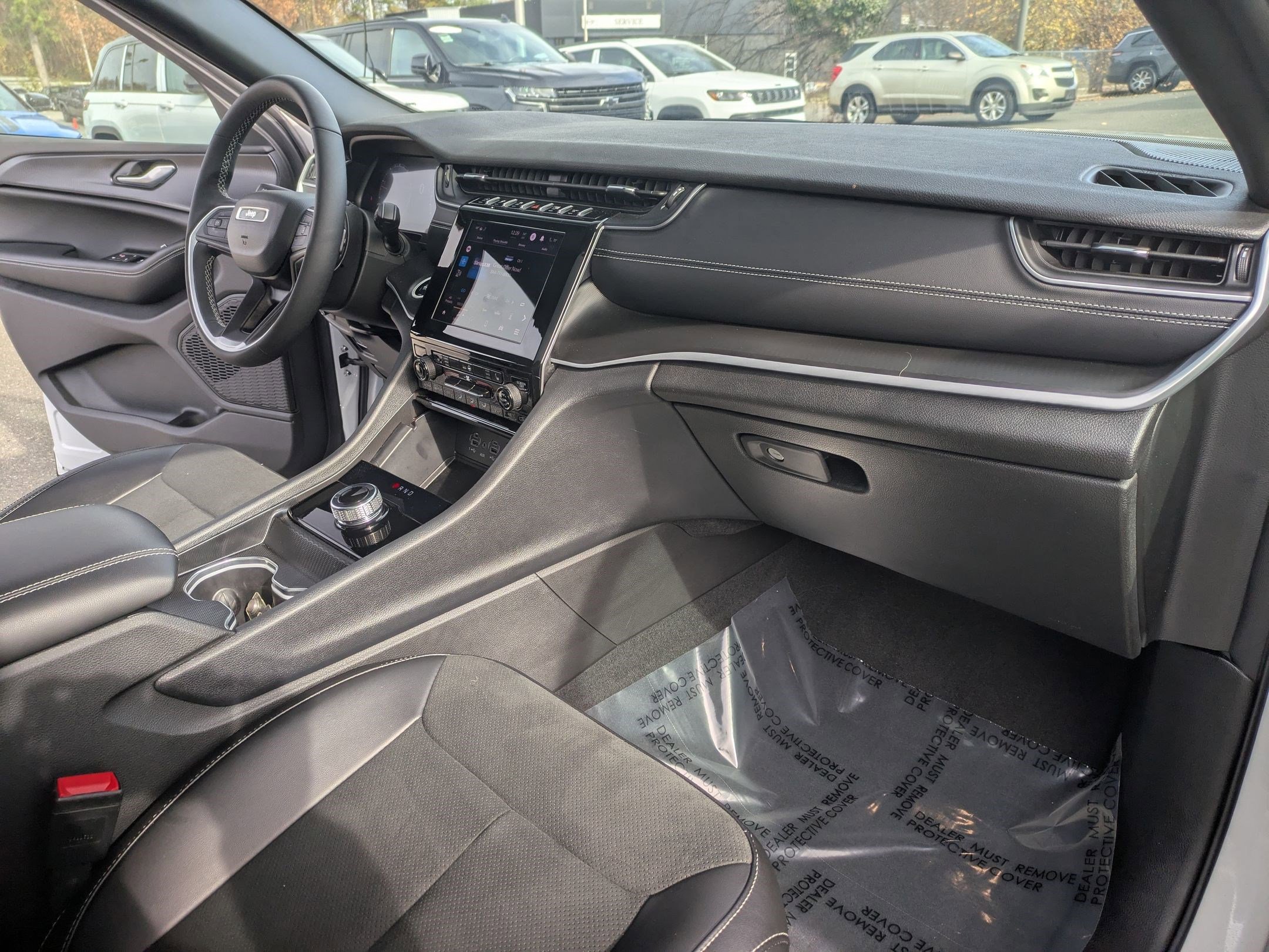 Used 2025 Jeep Grand Cherokee Altitude image 25