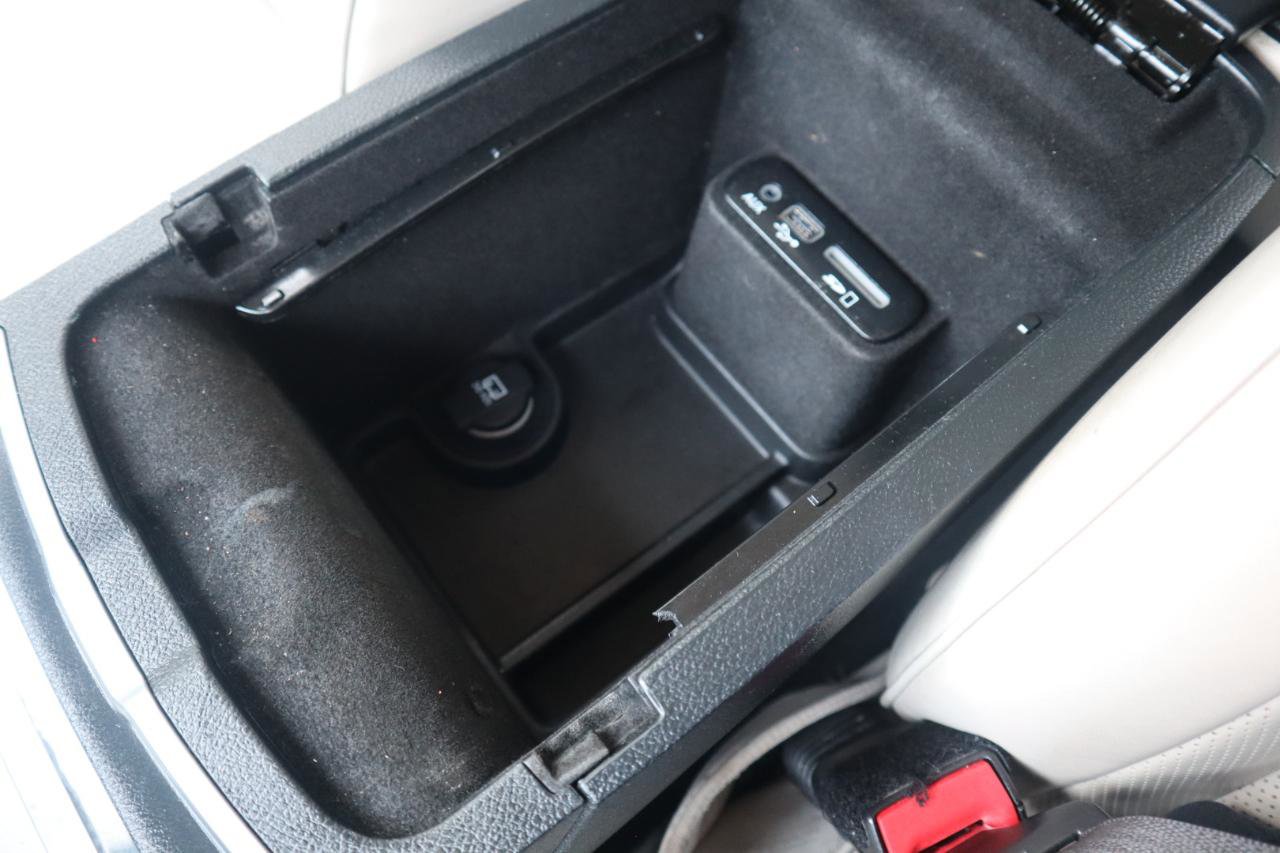 Used 2015 Chrysler 300 C w/ Light Group image 82