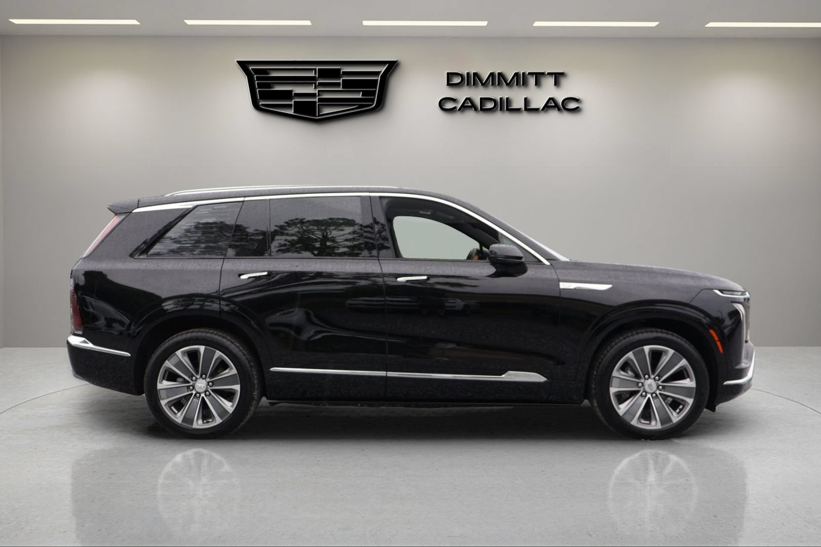 Certified 2026 Cadillac Vistiq Luxury AWD/4WD image 4