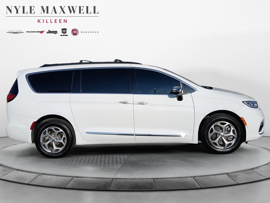 Used 2023 Chrysler Pacifica Limited w/ Uconnect Theater Family Group AWD/4WD image 17