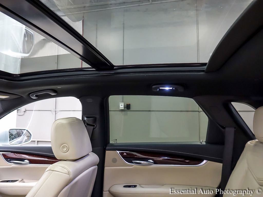 Used 2017 Cadillac XT5 Luxury w/ Driver Awareness Package AWD/4WD image 13