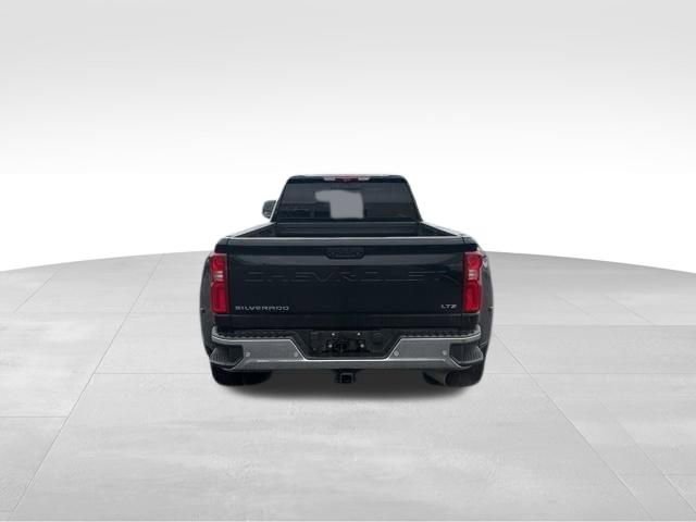 Used 2025 Chevrolet Silverado 3500 LTZ w/ LTZ Plus Package image 4