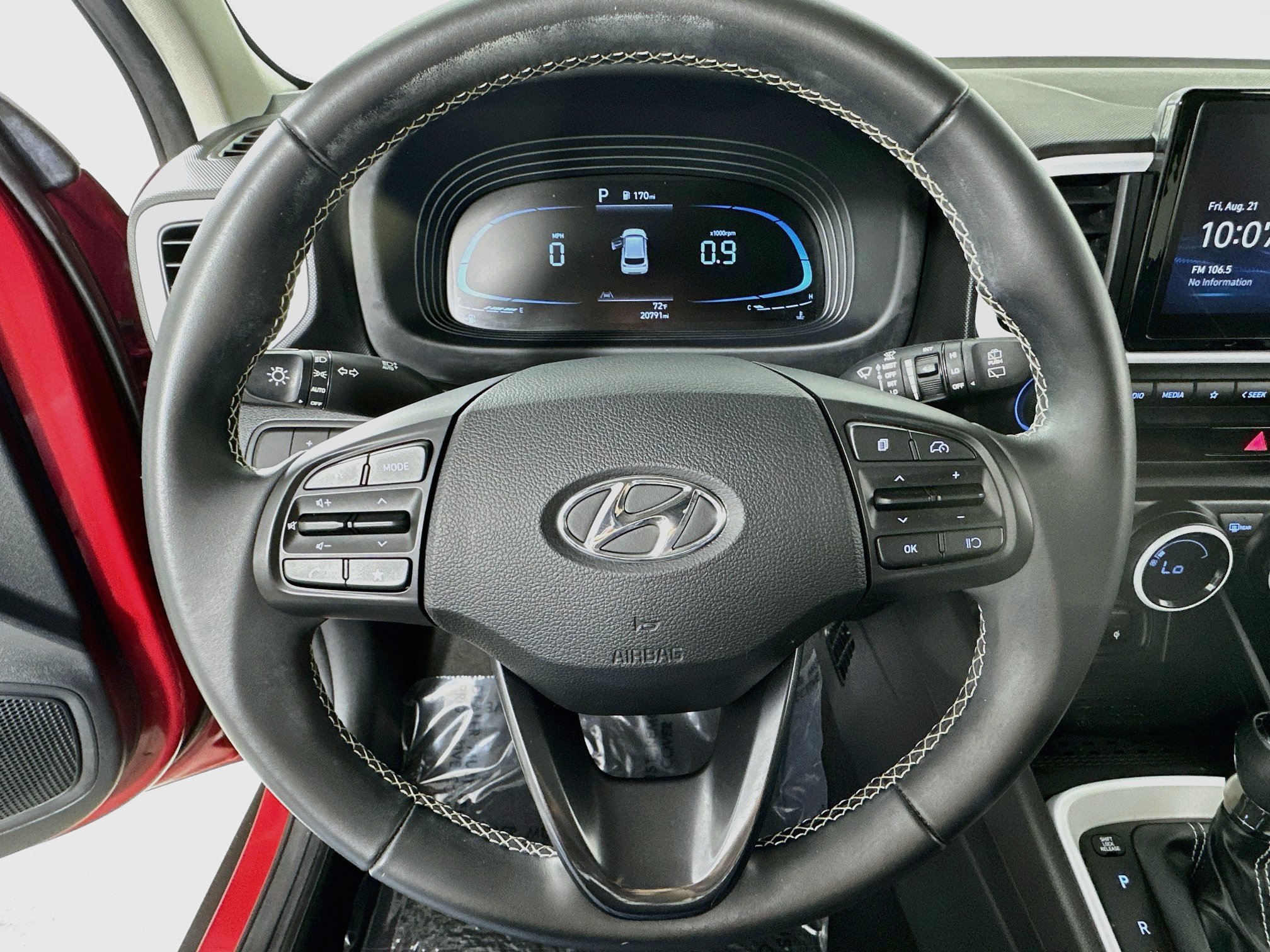 Used 2023 Hyundai Venue Limited w/ Cargo Package FWD image 11